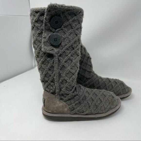 UGG Australia 1000210 Lattice Cardy GRAY Knit 2-Button Boots SIZE 3 - Picture 1 of 16